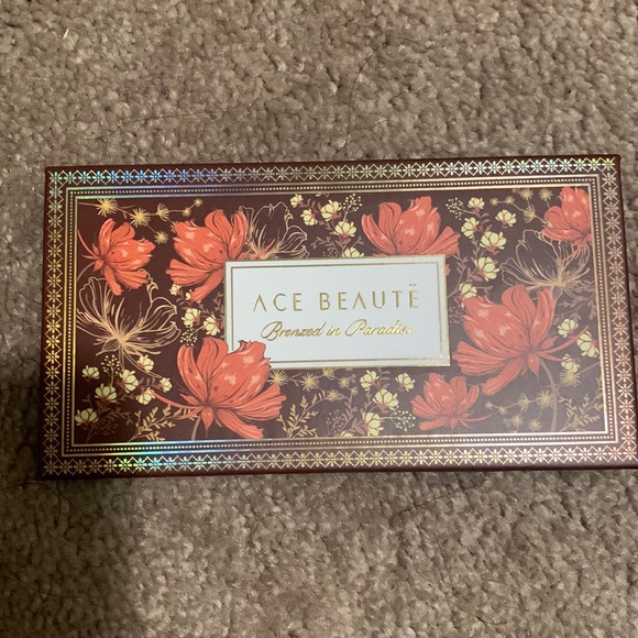 Bronzed in Paradise Bronzer palette - Picture 2 of 3